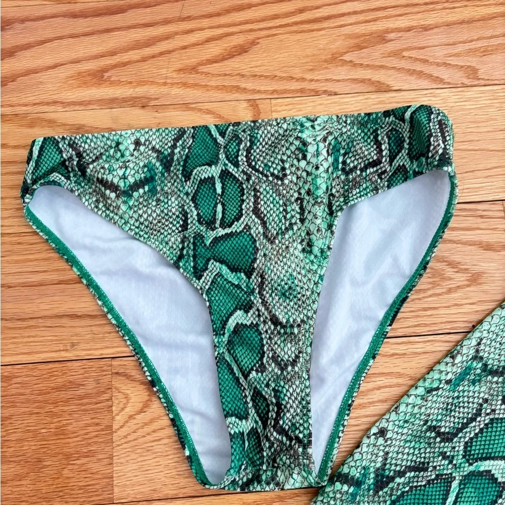 Green Snake-Print Bikini Set with Matching Skirt - Picture 8 of 11